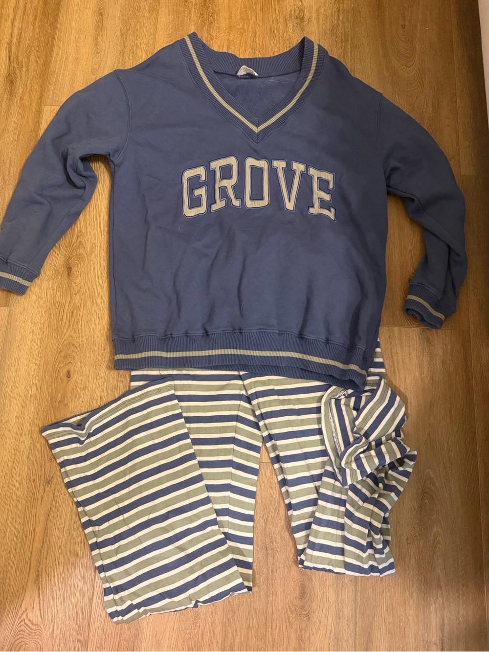 Grove Sweatshirt + Pants Combo
